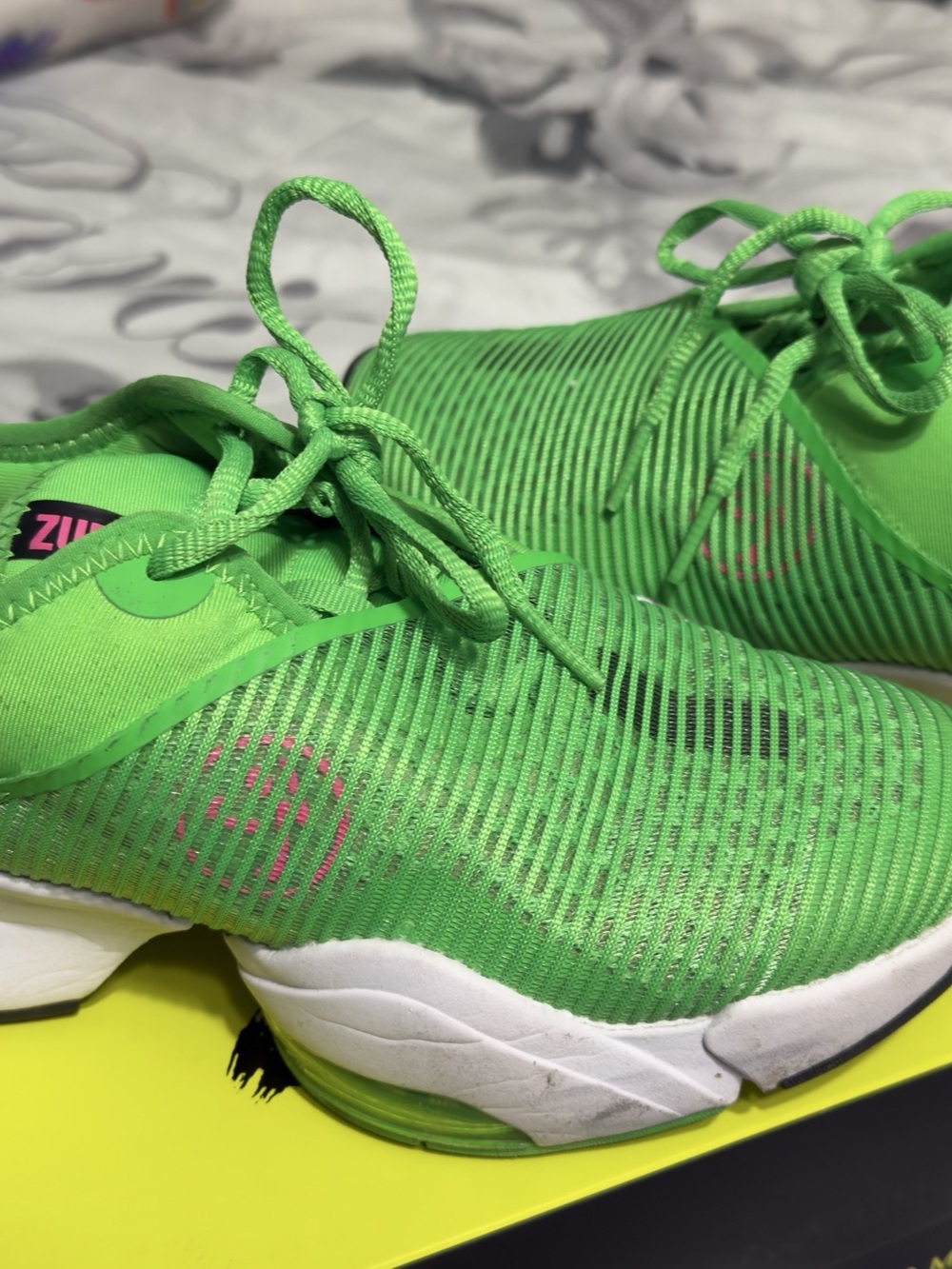 Zumba Air Stomp Green & Pink Athletic Shoes US 5 / US Women's 6